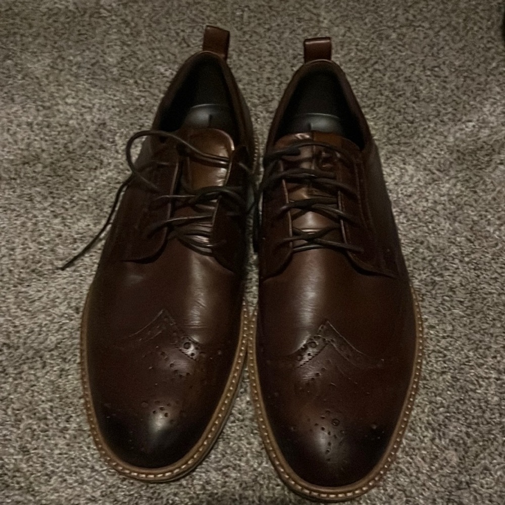 Pair of ecco ST.1
